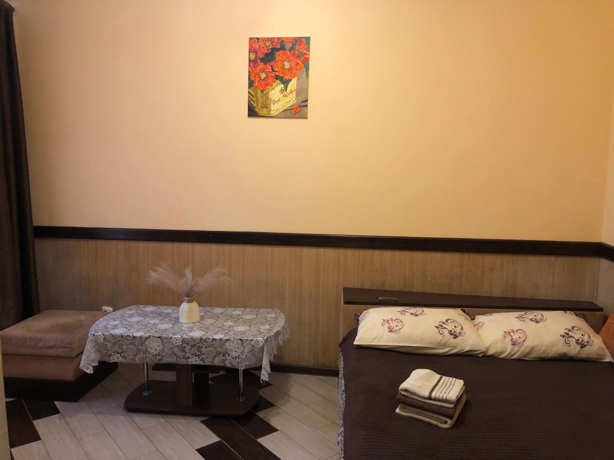 Lviv Center Apartment: Reliable Power in Heart of City Exterior photo